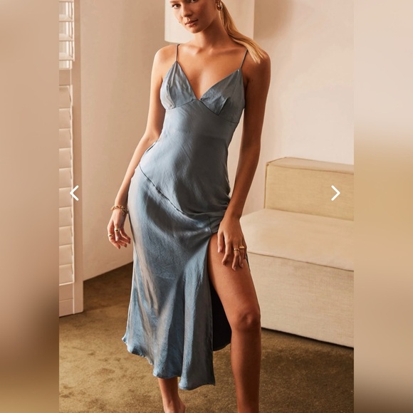 Selfie Leslie Dresses & Skirts - Selfie Leslie Downtown Cami Strap Front Split Midi Dress